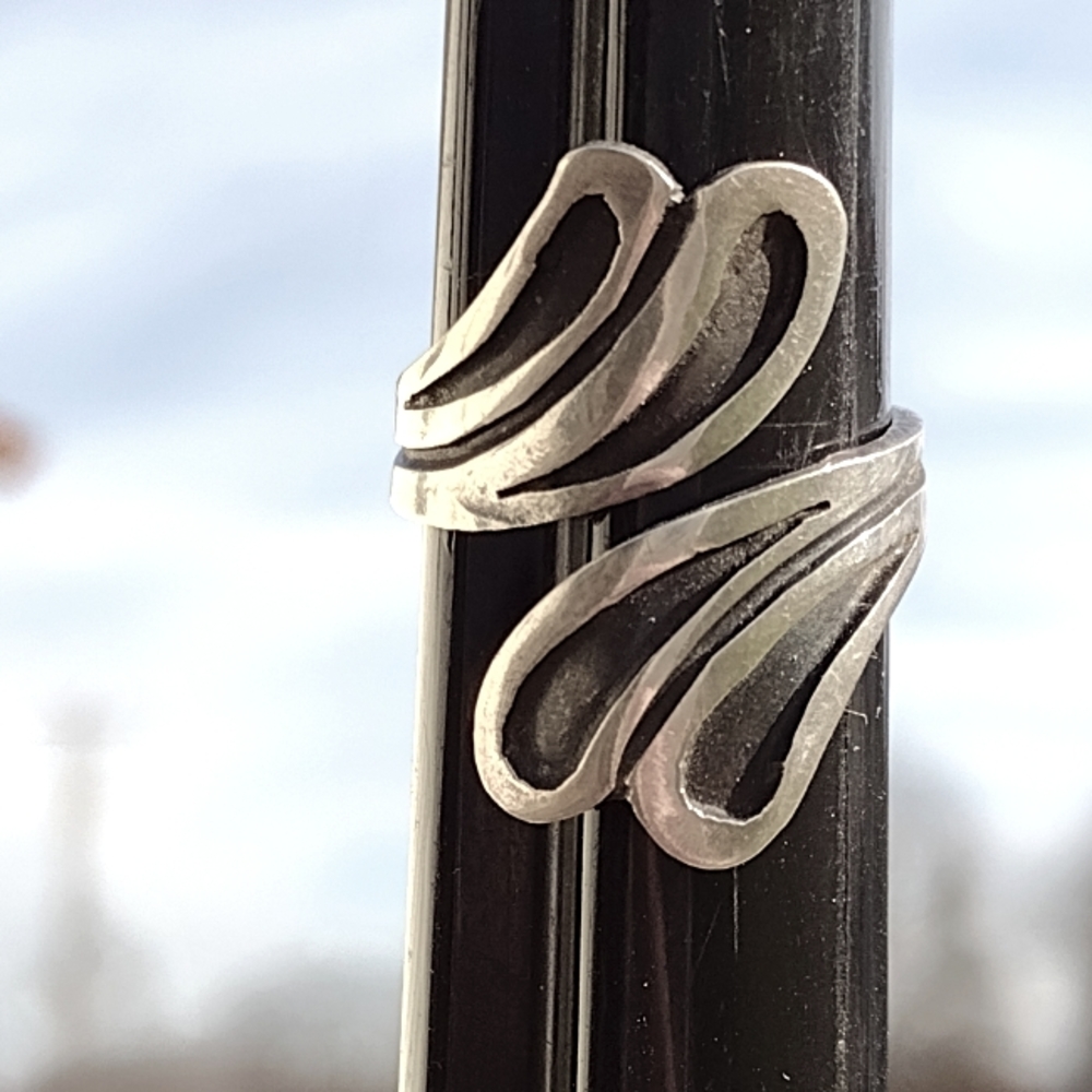 Vintage tasco Mexico sterling silver bypass ring size 8 has flax adjust …
